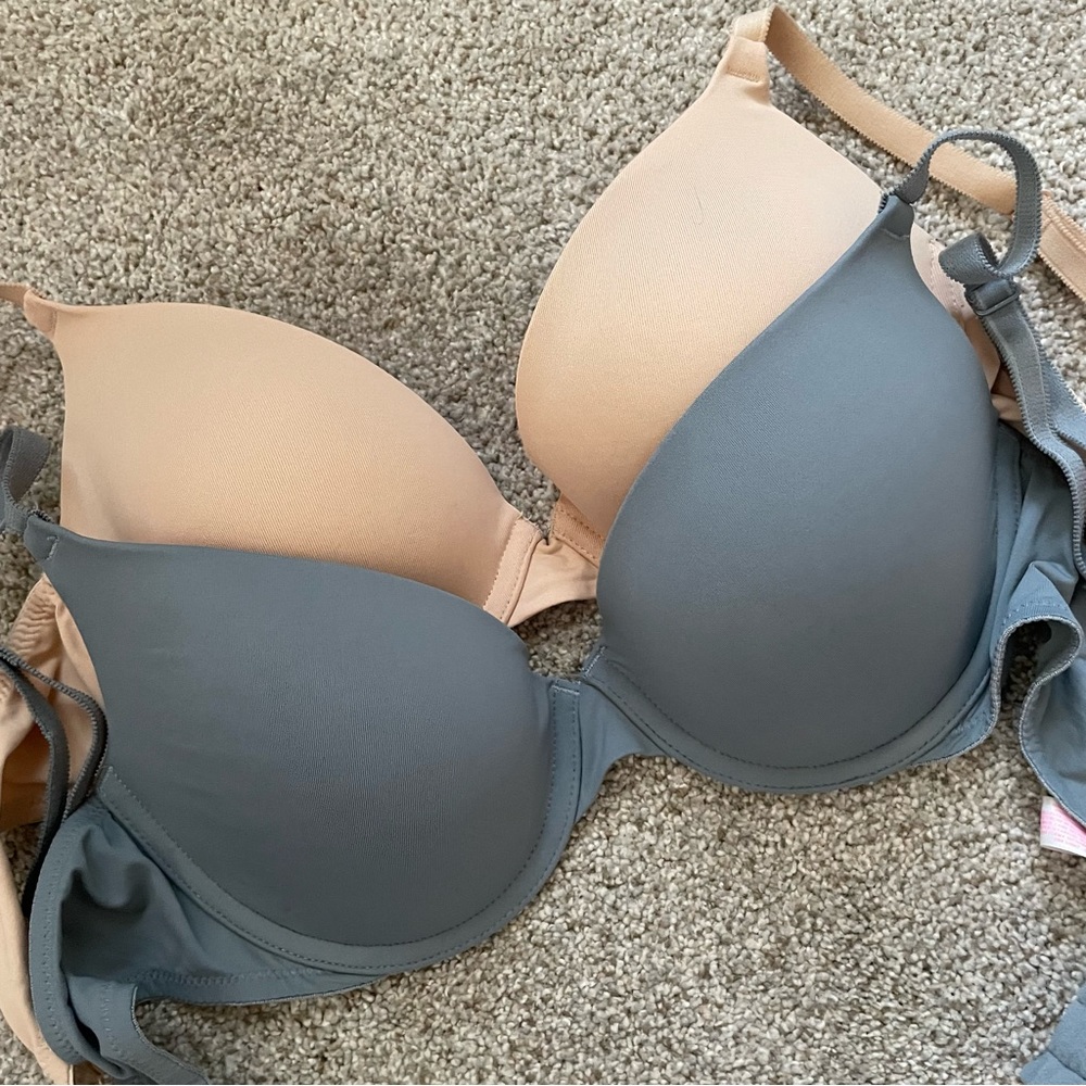 2 Victoria’s Secret wear everywhere push up bras